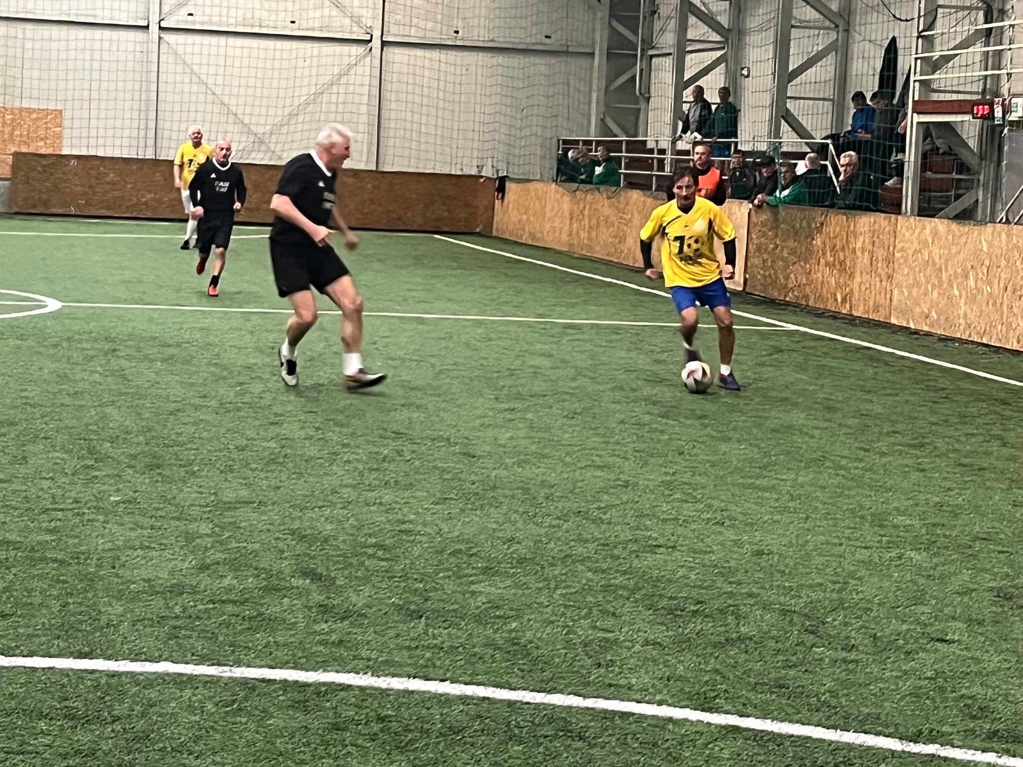 Veteránok rúgták a bőrt